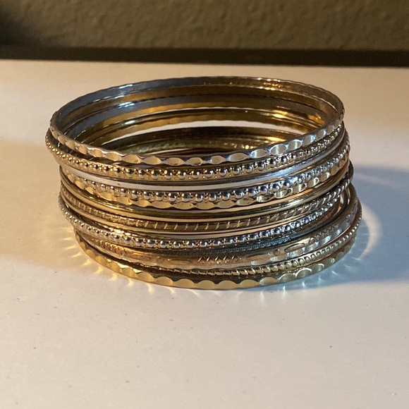 Set of 16 Goldtone Thin Bangles - Picture 2 of 5